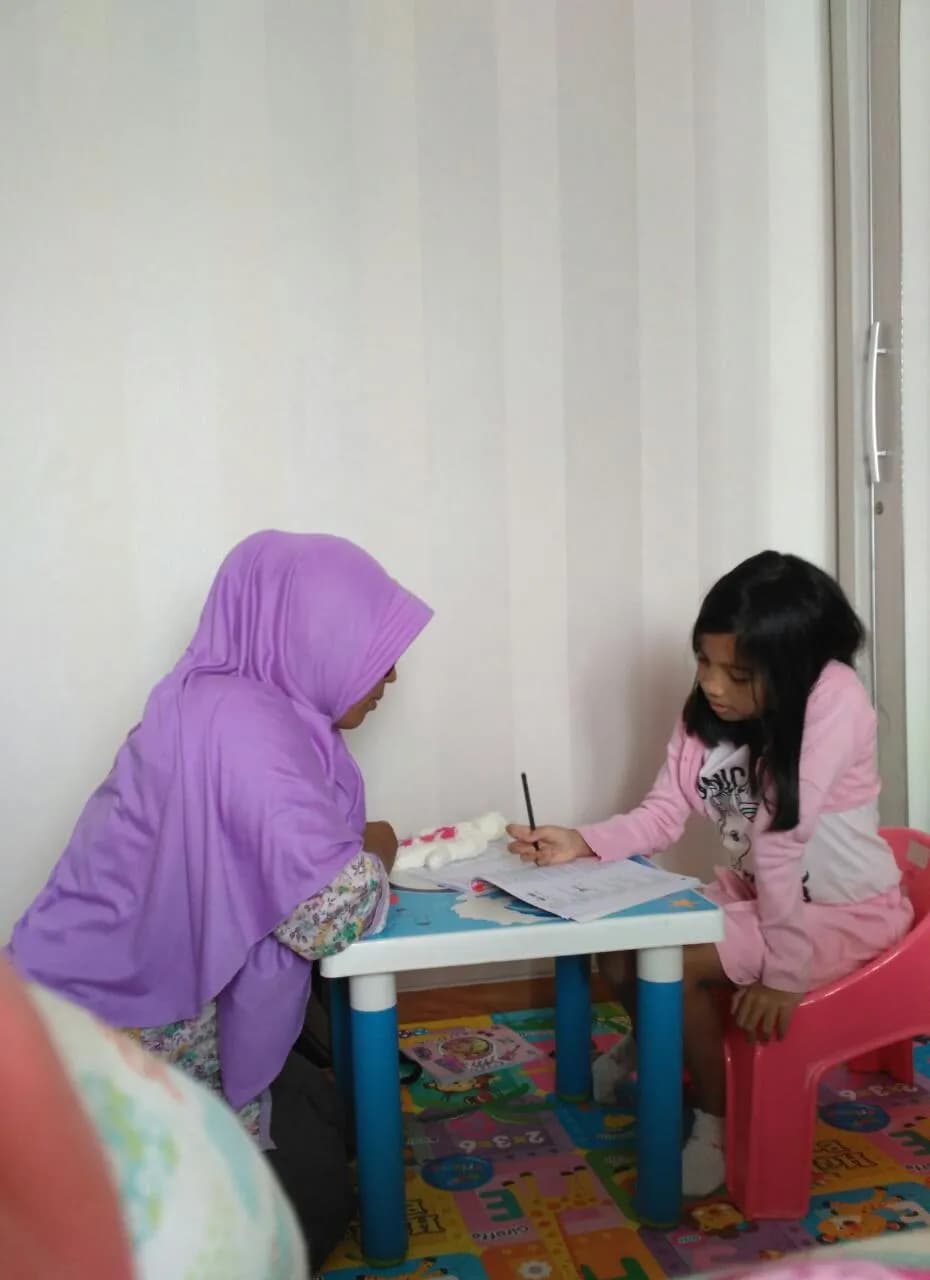 Kak Prafita dengan Siswa Kimora - Matrix Tutoring Indonesia