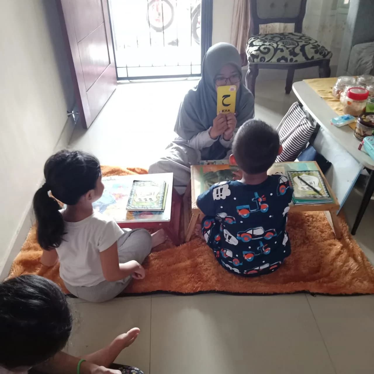 Kak Qosiratun dengan siswa Gibran - Matrix Tutoring Indonesia