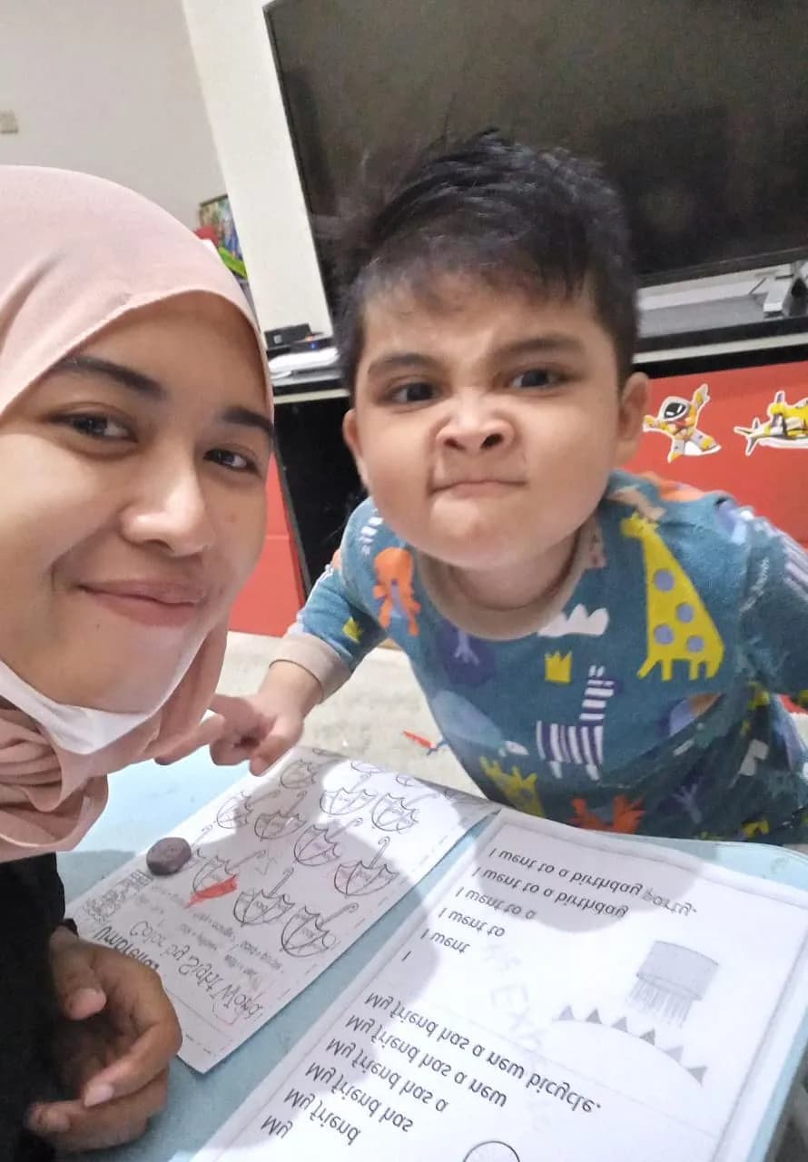 Kak Siti dengan siswa Abdillah - Matrix Tutoring Indonesia
