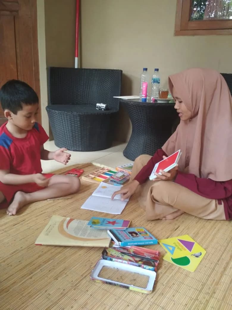 Kak Yola dengan Siswa Abif - Matrix Tutoring Indonesia