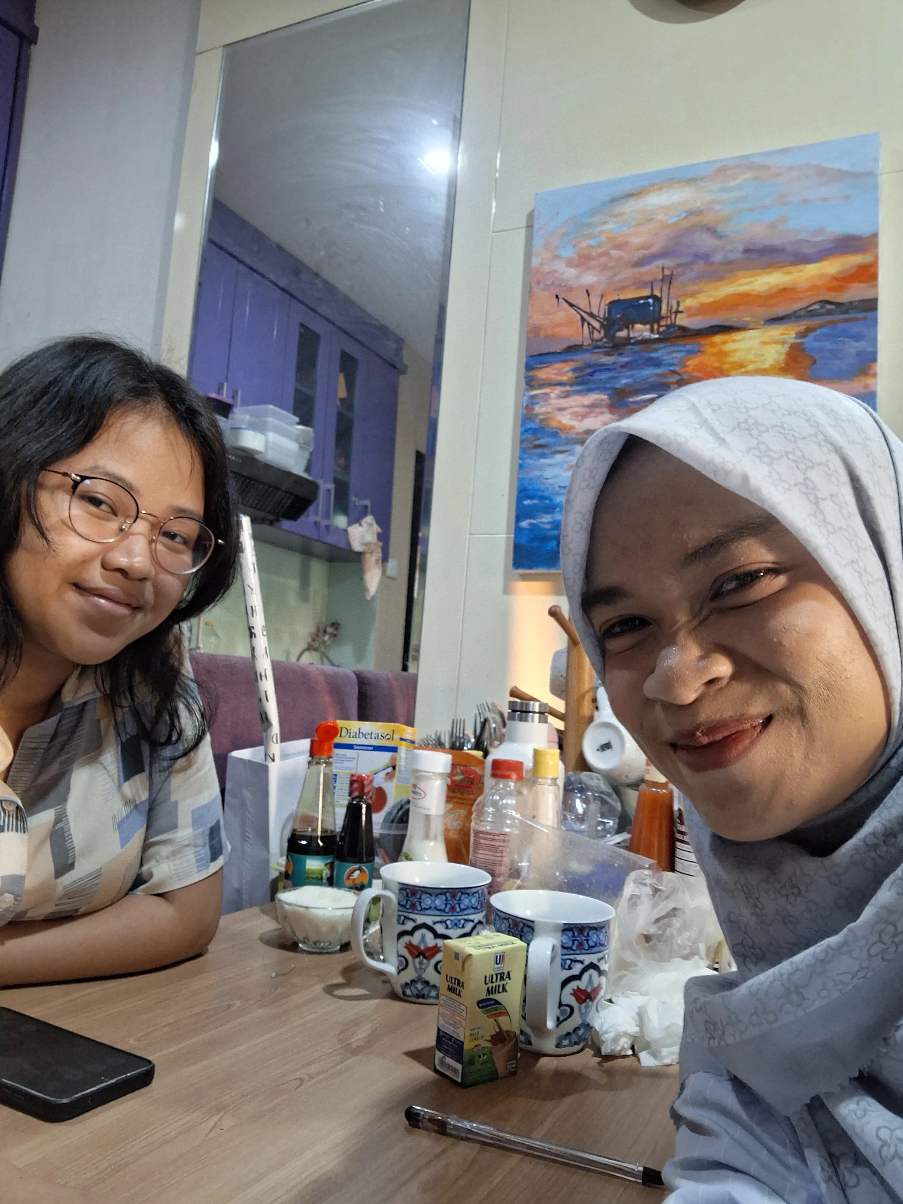 SMP Matematika - Kak Filadelfia mengajarkan matematika bersama siswa Elaine.