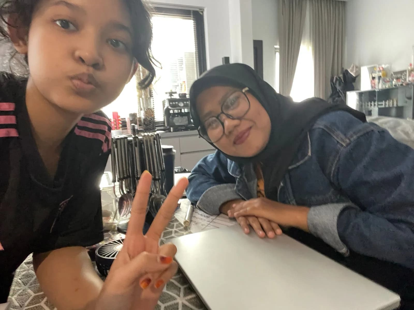 SMP Bahasa Inggris - Kak Malihah dengan siswa Chiara Callysta Belajar Bahasa Inggris.