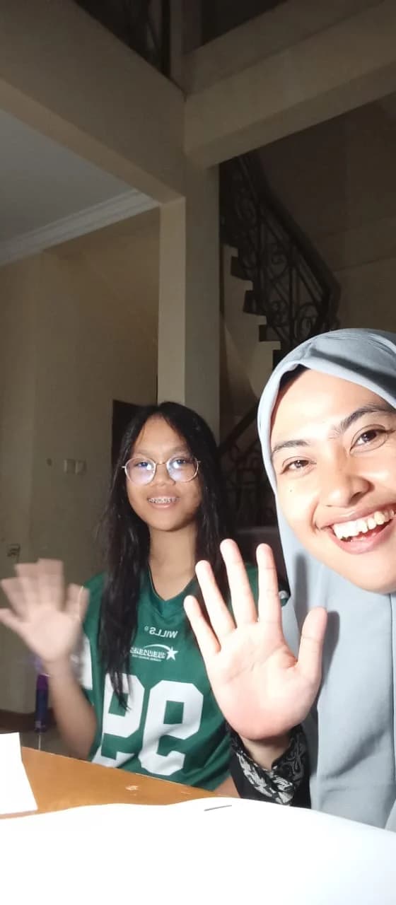 SMP Matematika - Kak Okta Noviantina mengajarkan matematika bersama siswa Ketut Ratna Punia Dewi.